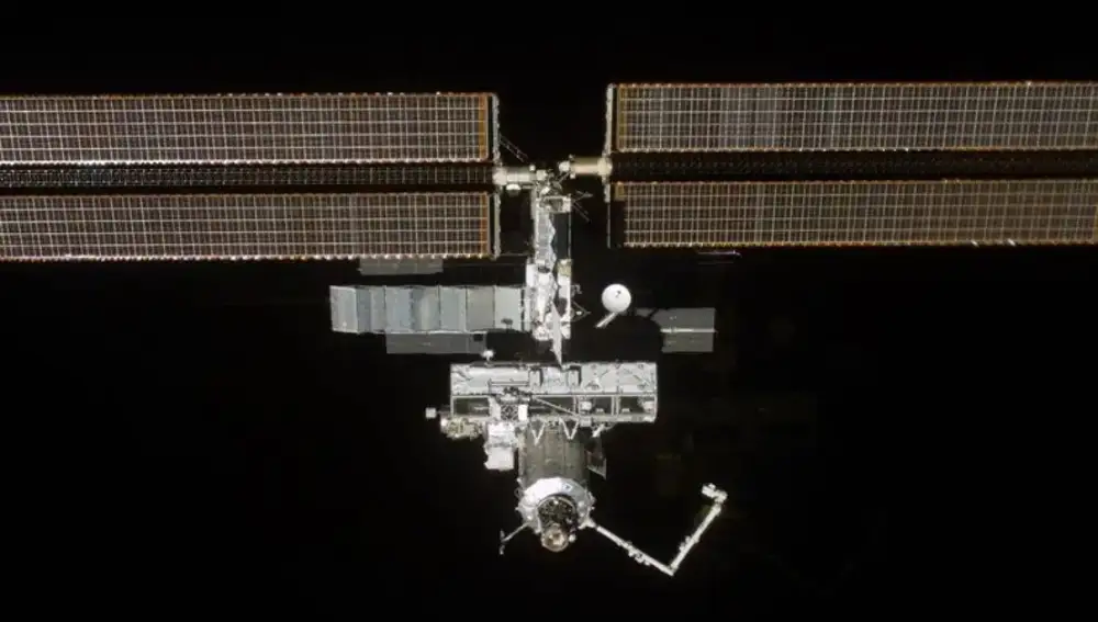 Estación espacial partiendo en la misión STS-110