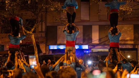 Temporal.- Unas mil personas protestan contra Mazón ante el PP catalán en Barcelona