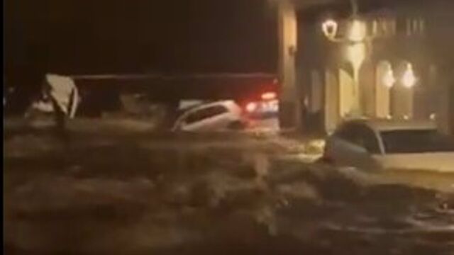 VÍDEO: Temporal.- La riera de Cadaqués (Girona) arrastra 32 coches durante las lluvias de la madrugada