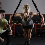 Ejercicios en un gimnasio