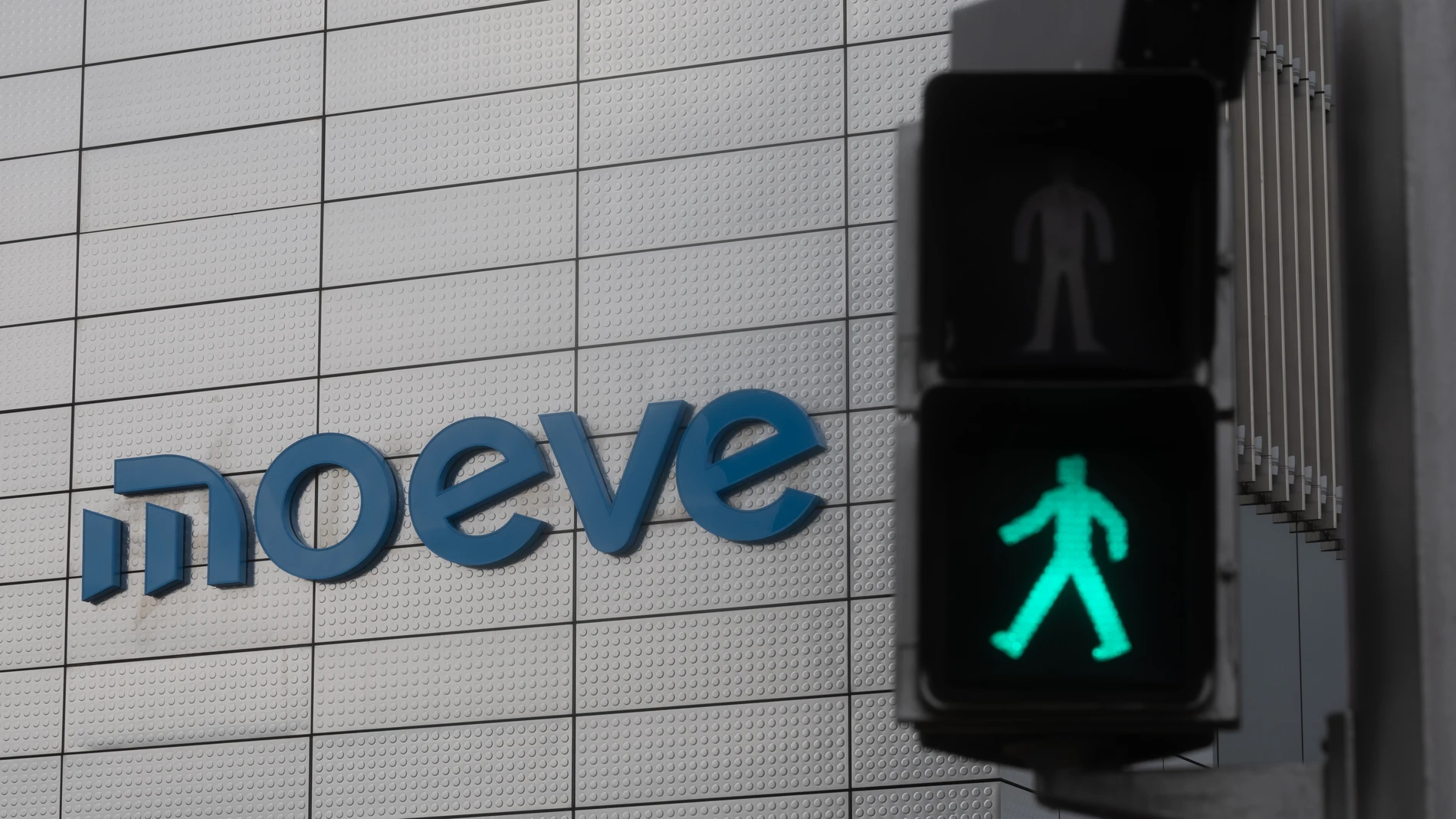 Fachada de la Torre Cepsa?, a 8 de noviembre de 2024, en Madrid (España). El pasado 30 de octubre, Cepsa, la marca petrolera más longeva de España desde su creación en 1929, anunció que su nueva marca pasará a llamarse Moeve. La empresa ha cambiado el nombre para romper su vinculación con los combustibles fósiles con el objetivo de convertirse en uno de los referentes de la transición energética europea dentro de su estrategia ‘Positive Motion’.08 NOVIEMBRE 2024;EMPRESA;PETRÓLEO;COMBUSTIBLE...