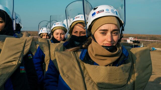 Desminadoras femeninas en la región