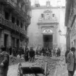 Madrid, mayo de 1939- Trabajos de reconstrucción del viario público en el Madrid de la posguerra.- Efe/Vidal/jt