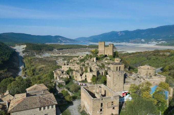 El pueblo completamente abandonado de Zaragoza que debes visitar el próximo puente: Ruesta 