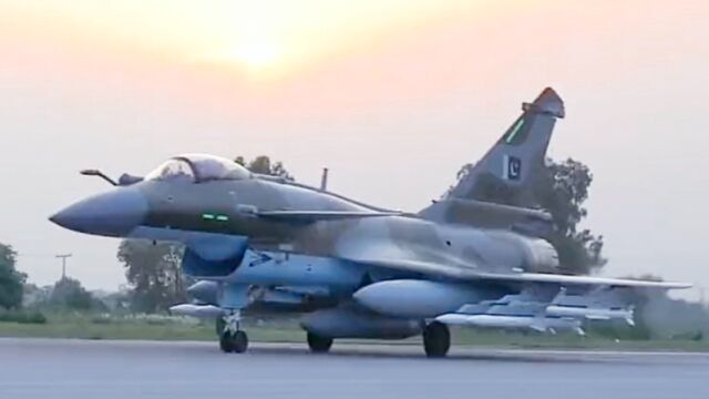 Un caza chino J-15T 