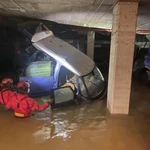 Una imagen de la actuación del Equipo de Rápida Intervención en Catátrofes de la Comunidad e Madrid (Ericam) en las localidades valencianas de Benetússer y Sedaví