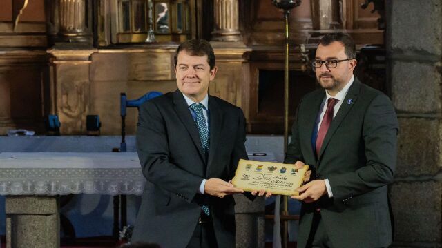 Mañueco junto a Adrián Barbón en el acto celebrado en Asturias