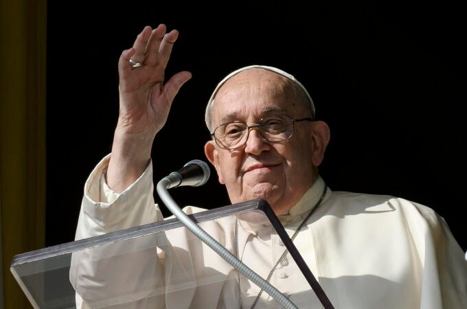 El Papa durante el rezo del Ángelus en el Vaticano