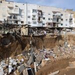 "La riada de la DANA fue como un tsunami pero al revés, de la montaña al mar", relata Juanvi Enguídanos, que vio venir una ola de tres metros desde su balcón.