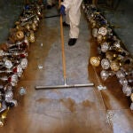 Miles de voluntarios colaboran sin descanso en los pueblos arrasados por el agua