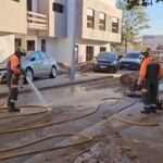 Retirada de enseres, escombros y coches: La ayuda murciana sigue instalada en Valencia