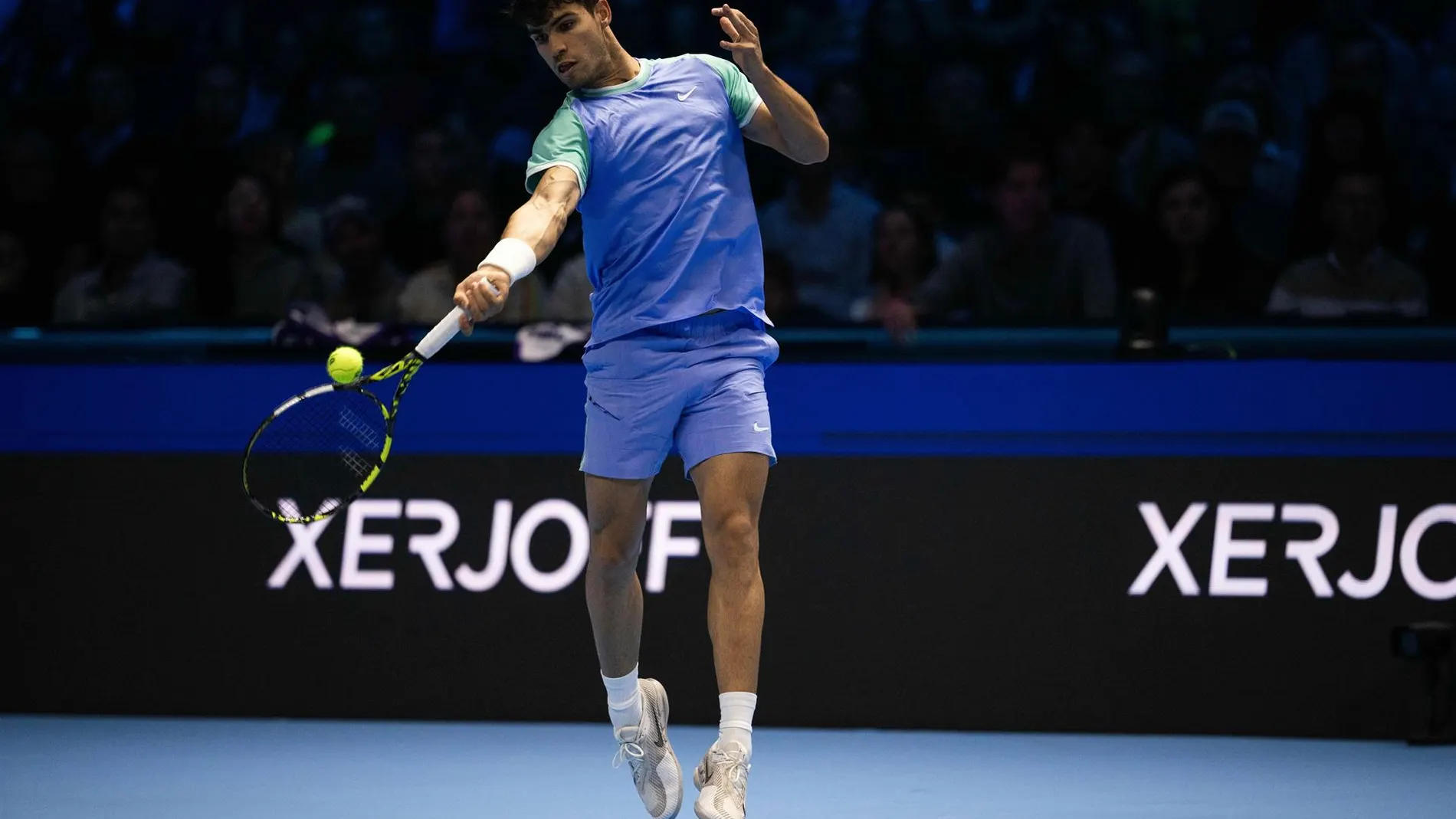 Alcaraz golpea de derechas en su partido ante Ruud