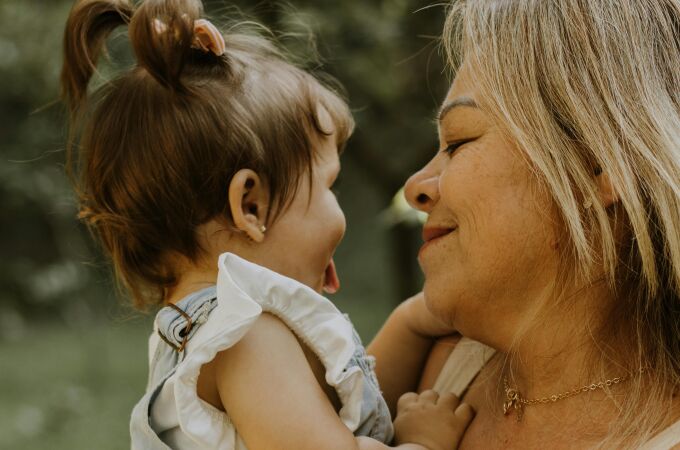 En la actualidad, cada vez más mujeres deciden ser madres cada vez más tarde 