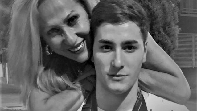 Rosa Benito y su hijo pequeño, Amador Mohedano Jr.