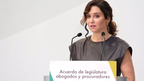 Ayuso acuerda con abogados y procuradores reforzar asistencia jurídica gratuita: se suben baremos y compensan guardias