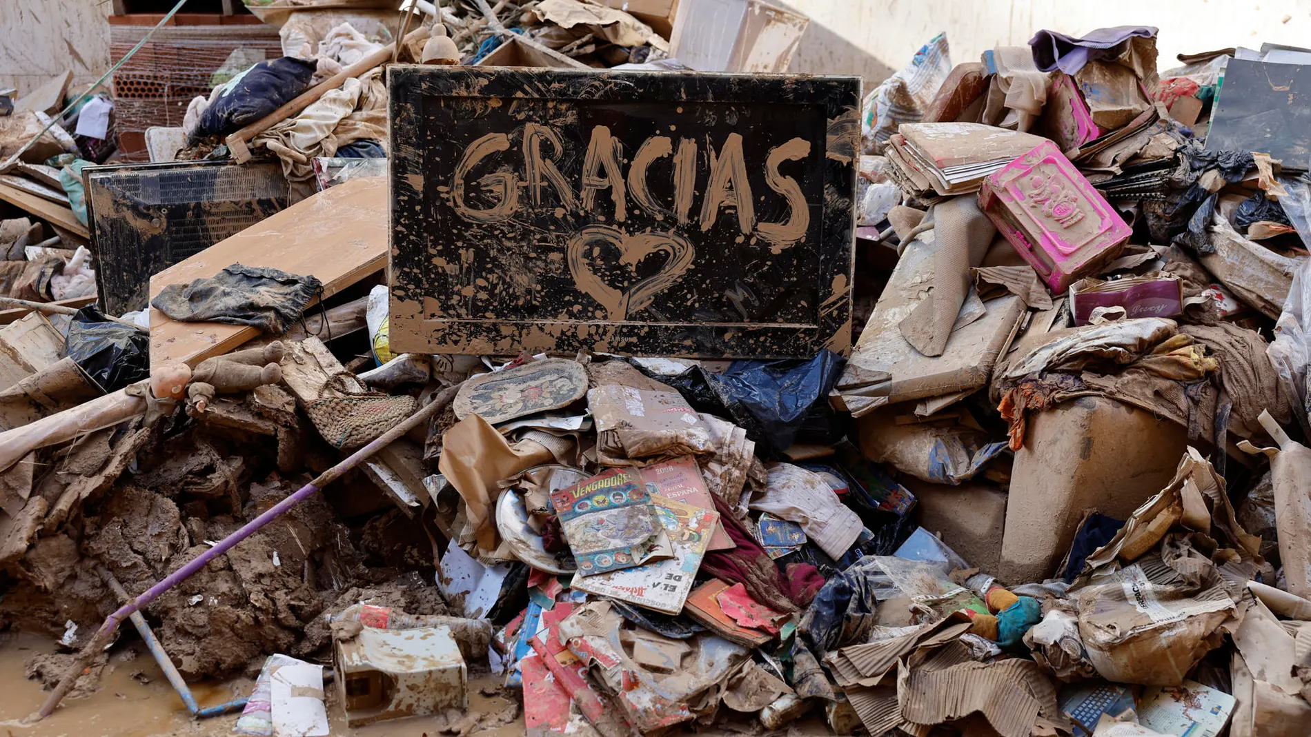 Imagen de una pancarta de agradecimiento en Paiporta (Valencia) hoy lunes