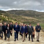 Suárez-Quiñones visita la Reserva Regional de Caza de Gredos junto a María Ángeles Prieto y Carlos García yu na quincena más de alcaldes de la zona