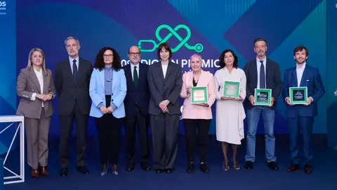 Foto de familia de los premiados