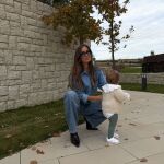María Pombo con look denim.