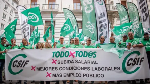 MADRID.-CSIF cifra en miles de empleados el seguimiento de las protestas para mejorar salarios y en defensa de Muface