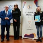 Enrique Cabero, presidente regional del CES, junto a Sandra Ámez y Andrea González, presidentas del Consejo de la Juventud de Castilla y León y España, respectivamente