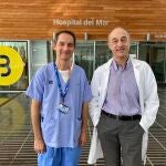 El doctor Antonio Montes, jefe de la Unidad del Dolor del Hospital del Mar, junto a Juan Castaño, médico adjunto del Servicio de Psiquiatría del Hospital del Mar