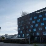 Edificio del Banco Sabadell, en San Cugat del Vallés, Barcelona, Catalunya.