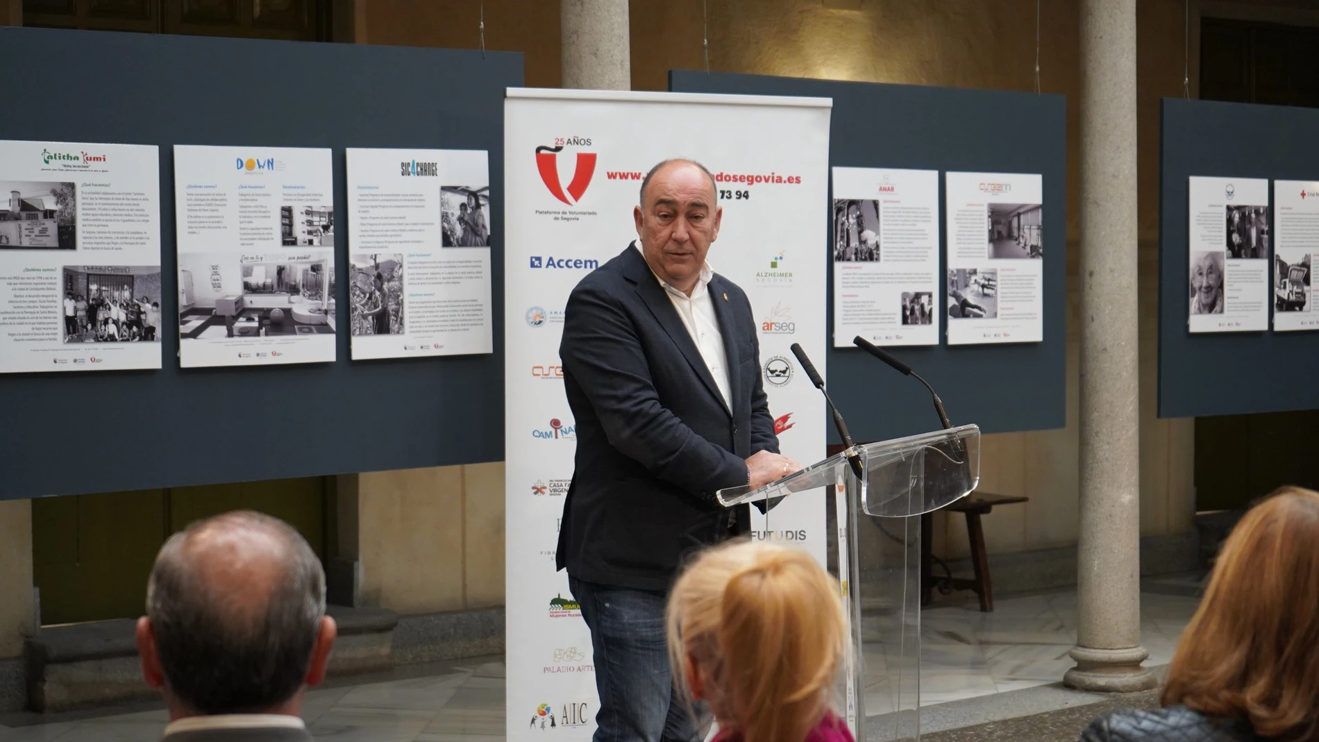 El presidente de la Diputación de Segovia, Miguel Ángel de Vicente, presenta la exposición