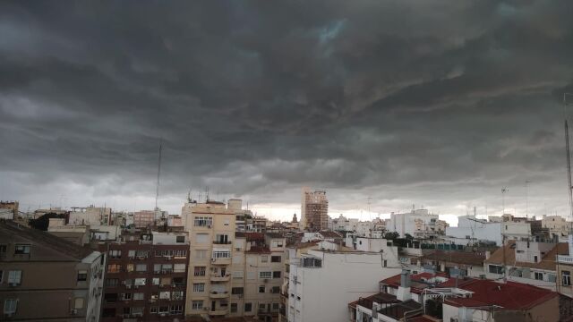 AEMET avisa de lluvias muy fuertes o torrenciales hasta el viernes en litorales Mediterráneo y de Andalucía occidental