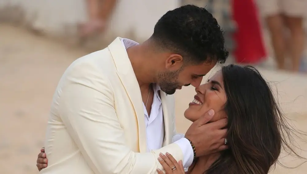 Sale a la luz el secreto mejor guardado de Asraf Beno que ha intentado ocultar a Isa Pantoja: "Lo hizo cuando era muy joven"