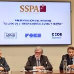 El presidente de la Federación de Organizaciones Empresariales Sorianas (FOES), Santiago Aparicio, durante la presentación del informe 'El lujo de vivir en Cuenca, Soria y Teruel', con datos sobre distintos parámetros que podrían influir en las personas a la hora de establecerse en lugares de baja densidad poblacional para desarrollar su vida familiar y/o laboral.