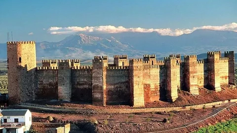 España cuenta con más de 2.000 castillos entre sus fronteras que reflejan la historia, el patrimonio y la riqueza cultural de nuestro país