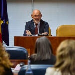 El rector de la Universidad Complutense, Joaquín Goyache, comparece en la primera sesión de la comisión de inv