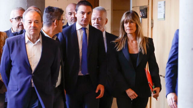 Begoña Gómez se acoge a su derecho a no declarar en la comisión de la Asamblea de Madrid