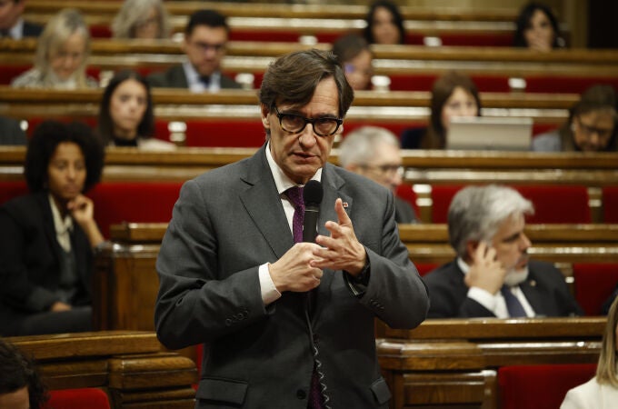 Sesión de control al presidente Salvador Illa en el Parlament de Cataluña