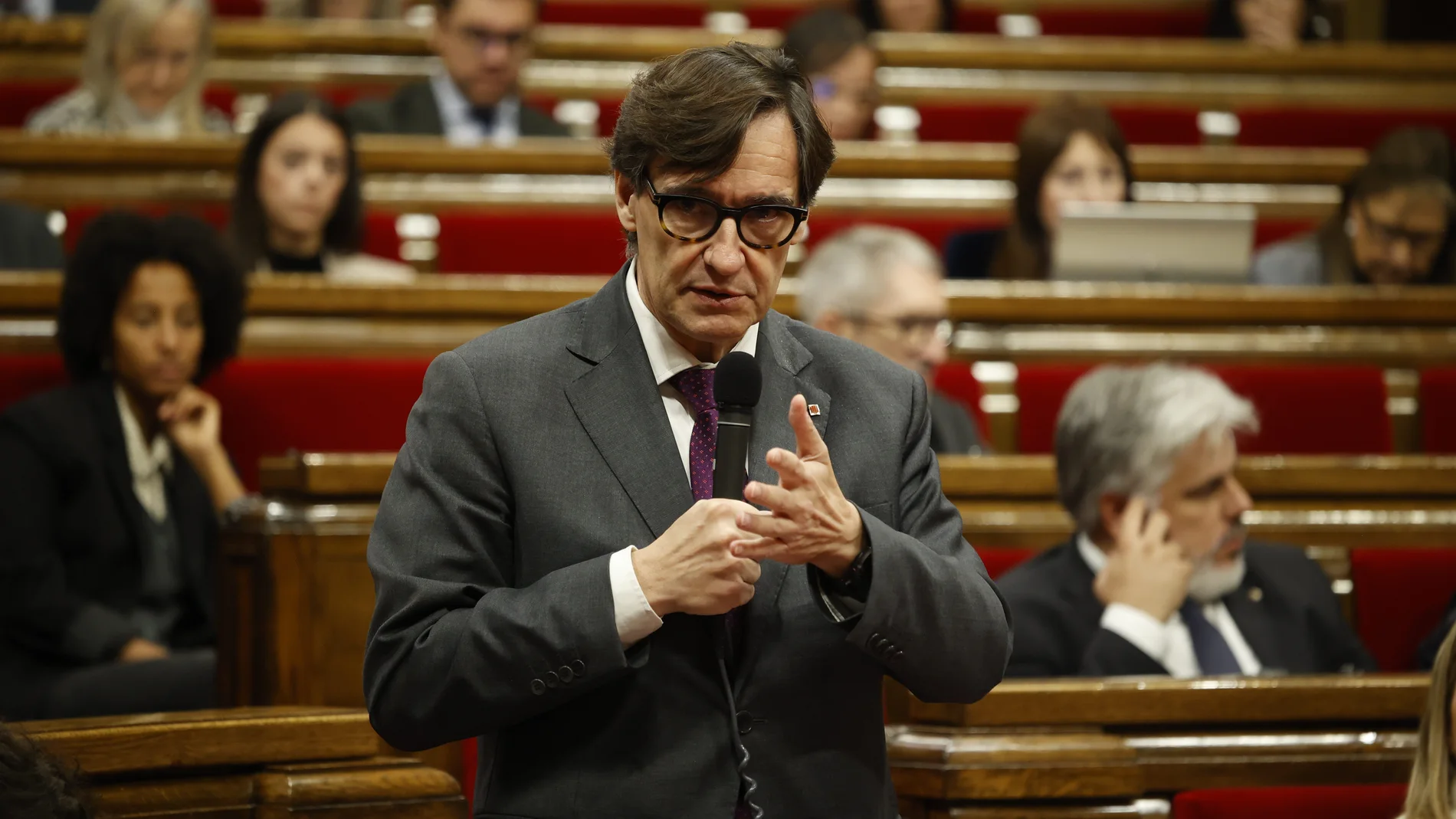 El president de la Generalitat, Salvador Illa, durante una sesión de control al presidente de la Generalitat de Cataluña, en el Parlament de Cataluña, a 13 de noviembre de 2024, en Barcelona, Cataluña (España). En el pleno de hoy se abordan el temporal que golpea el territorio sur de Cataluña y la aprobación de los presupuestos de 2025. 13 NOVIEMBRE 2024 Kike Rincón / Europa Press 13/11/2024