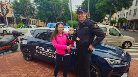 Policía Nacional fuera de servicio salva la vida a un bebé de 13 meses de edad que se había atragantado
