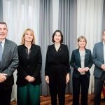 La consellera de Interior y Seguridad Pública, Núria Parlón, junto a los representantes de las cuatro diputaciones de Catalunya