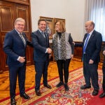 La presidenta de la Diputación de Palencia, Ángeles Armisén, recibe la visita del gobernador del Distrito Rotario 2201, Luis Gómez Ojero, acompañado del presidente de la Junta Directiva del Rotary Club de Palencia, José Ramón Echeverría, José Manuel Fernández Santiago