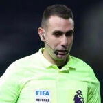 El árbitro grabado esnifando montón una "fiesta de drogas" durante un partido del City
