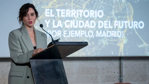 Ayuso en la jornada, El territorio y la ciudad del futuro en COAM. David Jar