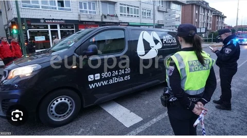 Traslado del cadáver de una de las personas fallecidas
