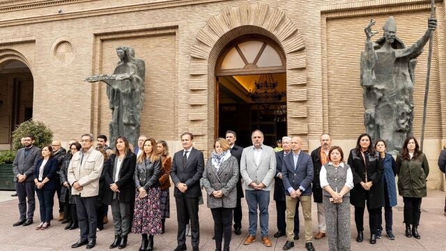 Zaragoza.-Sucesos.-El Ayuntamiento guarda un minuto de silencio por las víctimas de la residencia de Villafranca de Ebro
