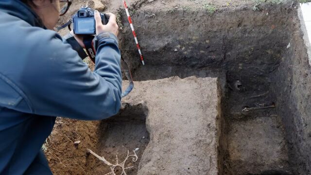 Hallada una fosa común en el cementerio de O Val con hasta 51 víctimas del franquismo
