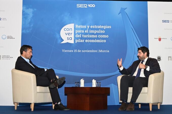 El presidente de la Comunidad, Fernando López Miras, participa en el Foro ‘Conversa: Retos y estrategias para el impulso del turismo como pilar económico’