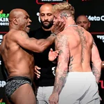 Mike Tyson golpea a Jake Paul en el último careo