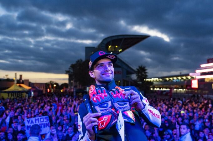 Jorge Martín, durante la subasta solidaria de sus guantes