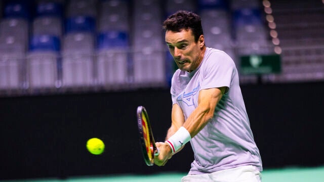 Roberto Bautista, durante un entrenamiento para la Copa Davis 2024 en Málaga