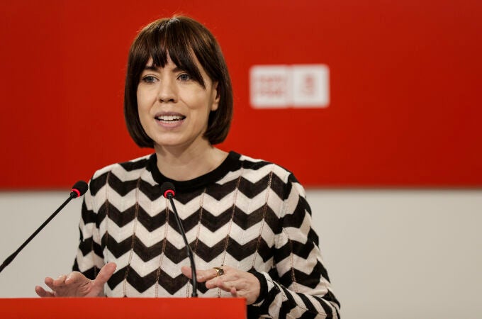 La secretaria general del PSPV-PSOE, la ministra Diana Morant, atiende a los medios de comunicación