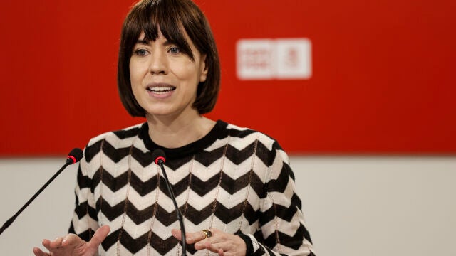 La secretaria general del PSPV-PSOE, la ministra Diana Morant, atiende a los medios de comunicación